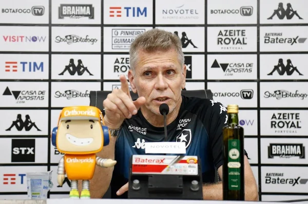 Botafogo define saída de Paulo Autuori do comando técnico