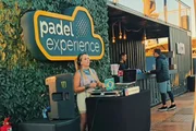 O evento tem torneios, clínicas para iniciantes e aluguel de quadras