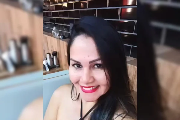 Imagem colorida mostra mulher morta pelo ex. Metrópoles