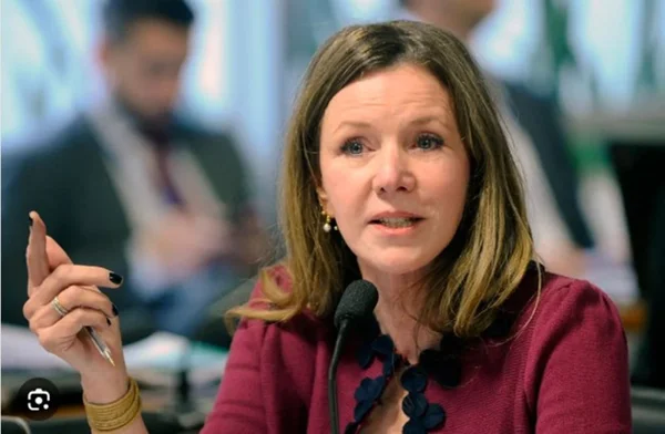 Imagem colorida da Ex-senadora Vanessa Grazziotin
