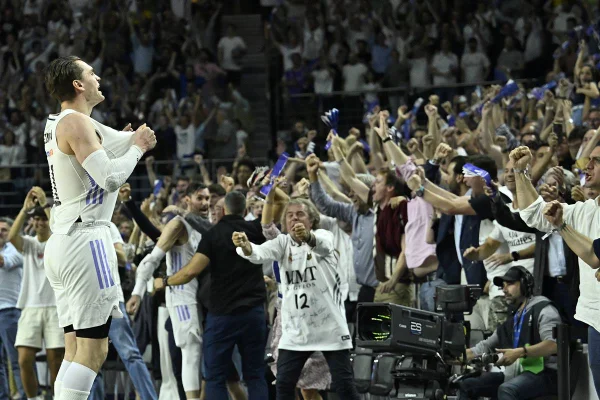 Vídeo: torcida de time de basquete sérvio impressiona com atmosfera