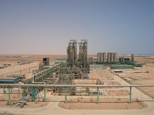 Estado Islâmico ataca tanques de petróleo em terminal da Líbia