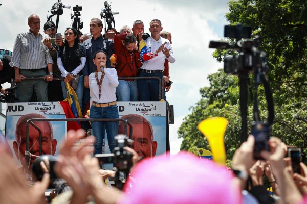 Foto colorida de Maria Corina Machado, líder da oposição contra o presidente da Venezuela, Nicolás Maduro - Metrópoles