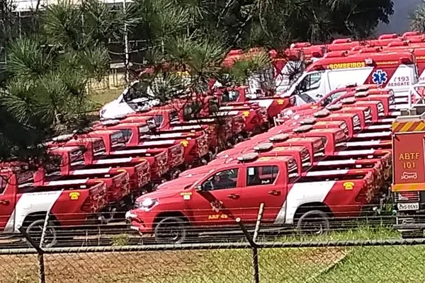 Corpo de Bombeiros entrega 24 novas viaturas nesta quinta