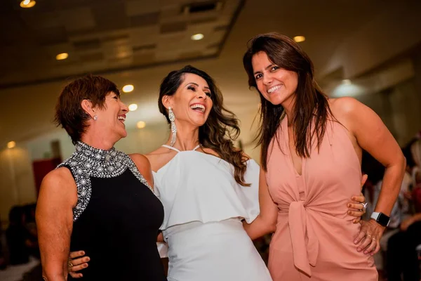 Tarde do bem: estilista Nágela Maria promove desfile beneficente