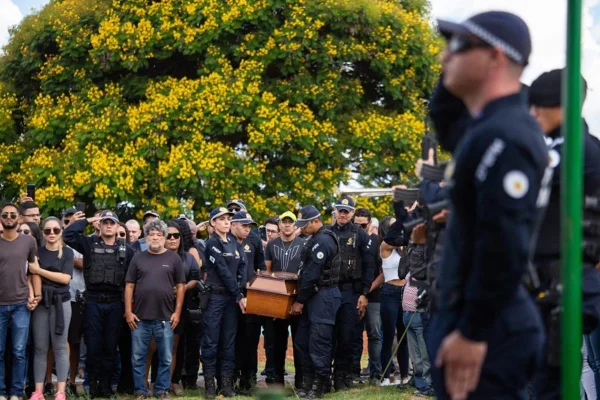 Sepultamento de policial militar - Metrópoles