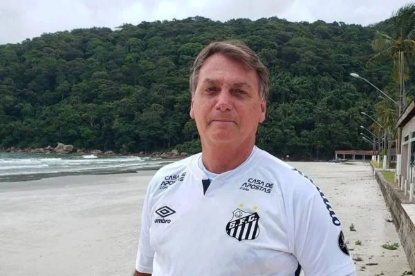 “Não posso pressionar a Anvisa”, diz Bolsonaro sobre vacina da Covid-19