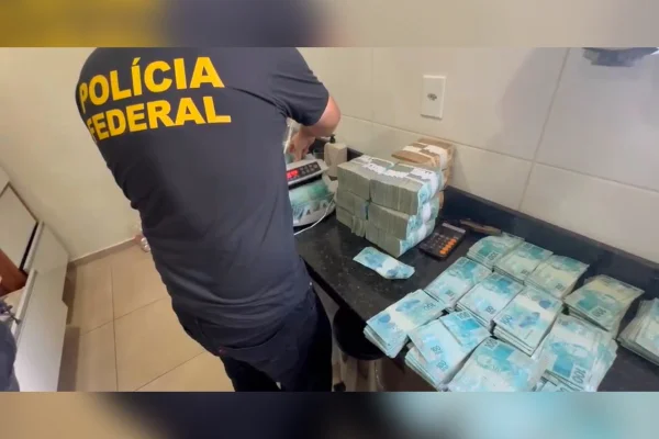 Mala e caixa: a 20 dias das eleições, PF apreende R$ 5,2 milhões em espécie - destaque galeria Mala e caixa: a 20 dias das eleições, PF apreende R$ 5,2 milhões em espécie - destaque galeria