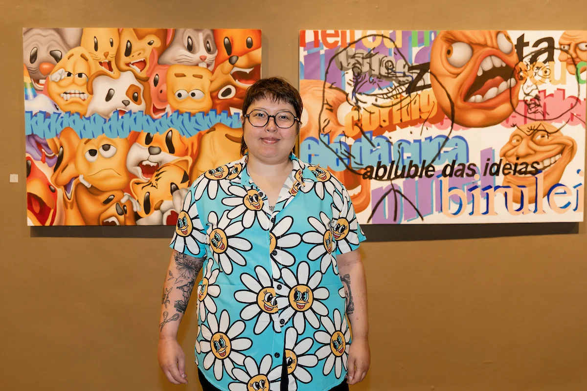 De sobradinho, Pamella investiga a cultura digital brasileira como campo simbólico e político. Para as exposição, provoca o observador com as obras Alguém tem que chorar pros mlk sorrir e Deu a louca no gerente