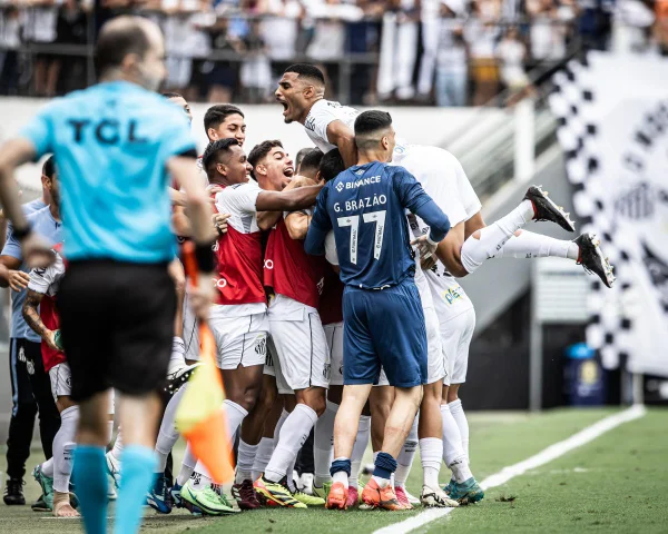 Santos atropela, faz 4 x 0 no Brusque e retoma liderança da Série B