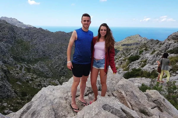 Foto colorida de Diogo Jota ao lado de Rute Cardoso - Metrópoles