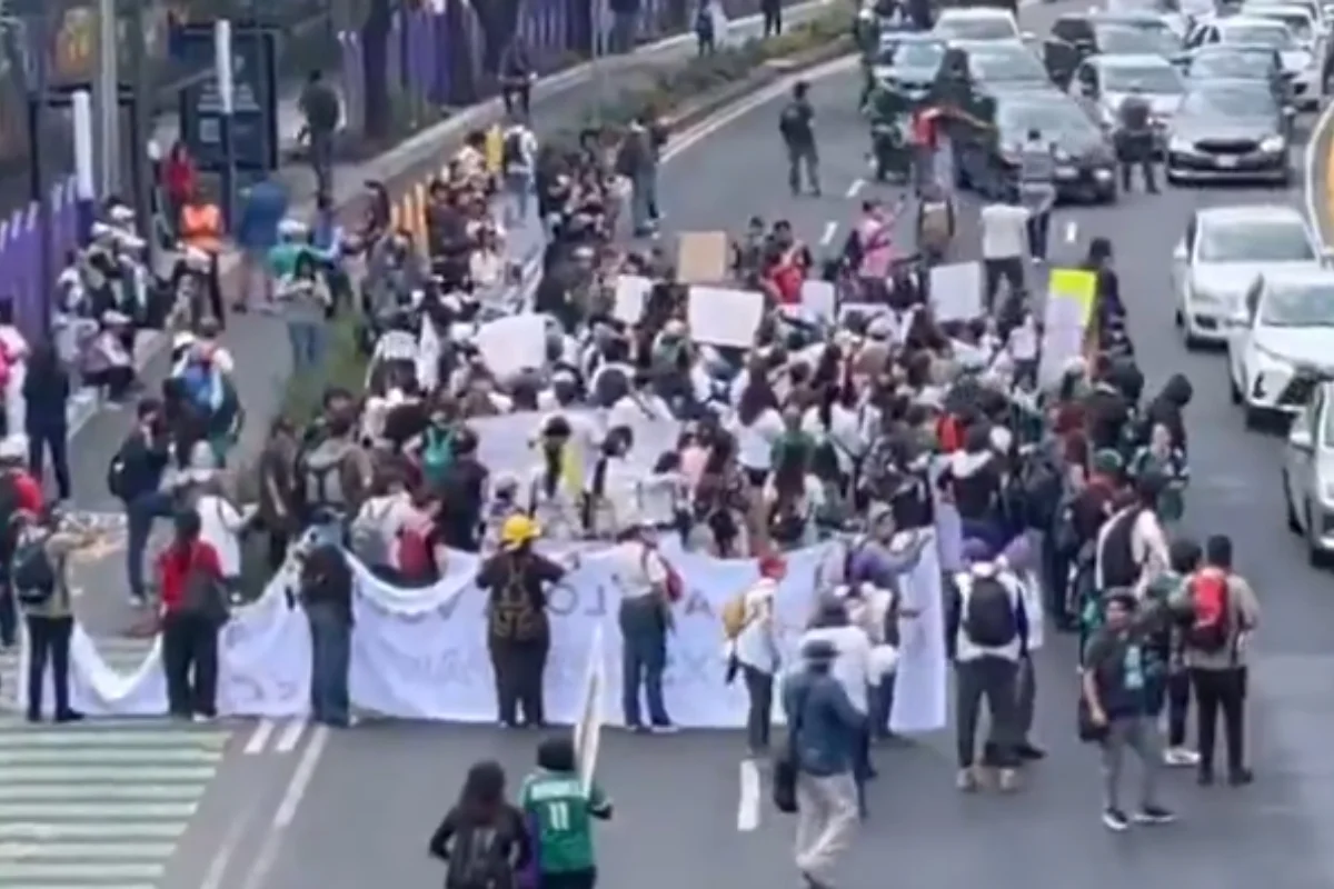 Em dia de estreia da Copa, Cidade do México é palco de protestos Em dia de estreia da Copa, Cidade do México é palco de protestos