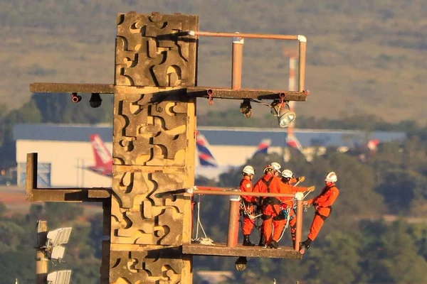Bombeiros em curso de formação no DF durante pandemia de coronavírus