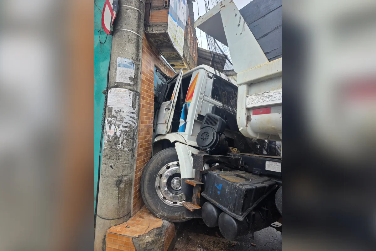 A Polícia Militar foi acionada para dar apoio à ocorrência. A Polícia Militar foi acionada para dar apoio à ocorrência.