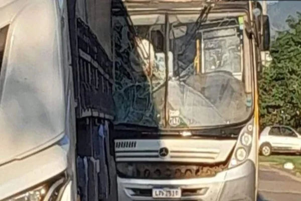 18 crianças ficam feridas após acidente com ônibus escolar - Metrópoles