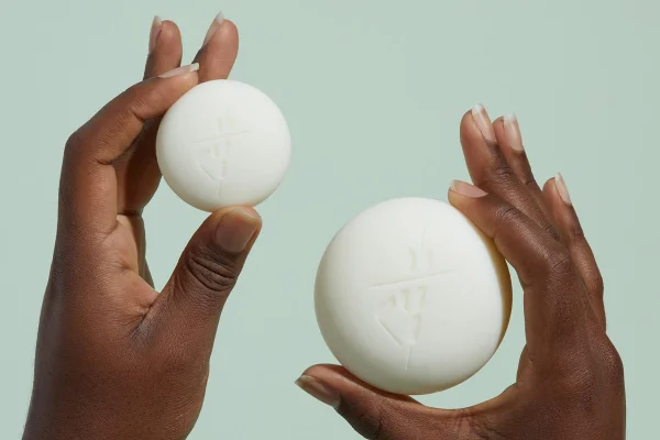 Hidratantes em barra: saiba tudo sobre a nova tendência de skincare