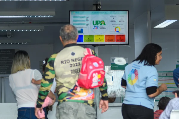 Caos se instala em UPA do DF: pais se revoltam com falta de pediatra