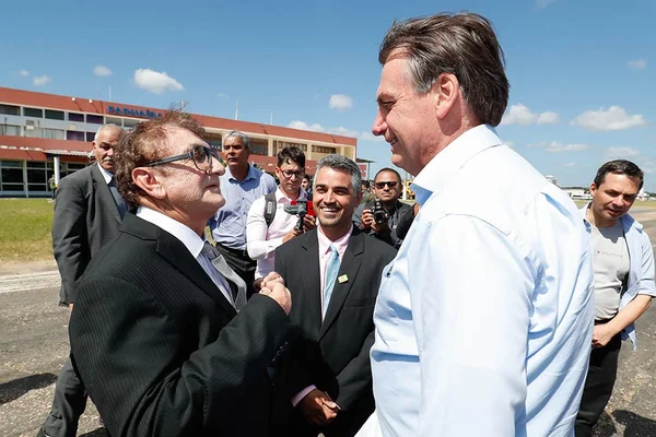Sesc Piauí retira letreiro de escola com nome de Jair Bolsonaro