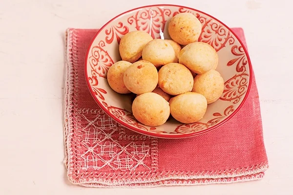 Receita: aprenda a fazer o pão de inhame, primo do pão de queijo