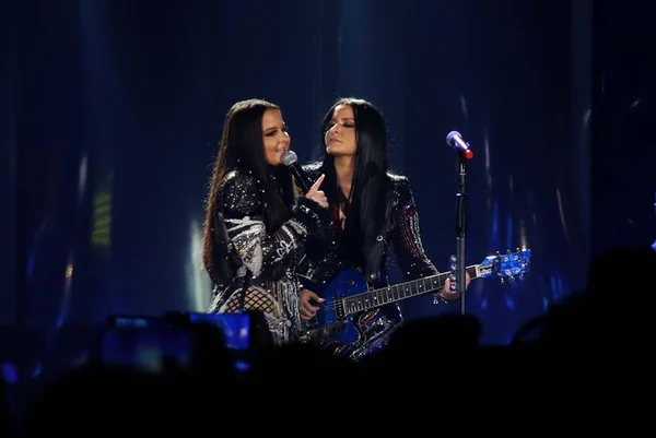 Maiara & Maraisa sobe o tom da sofrência em DVD Reflexo