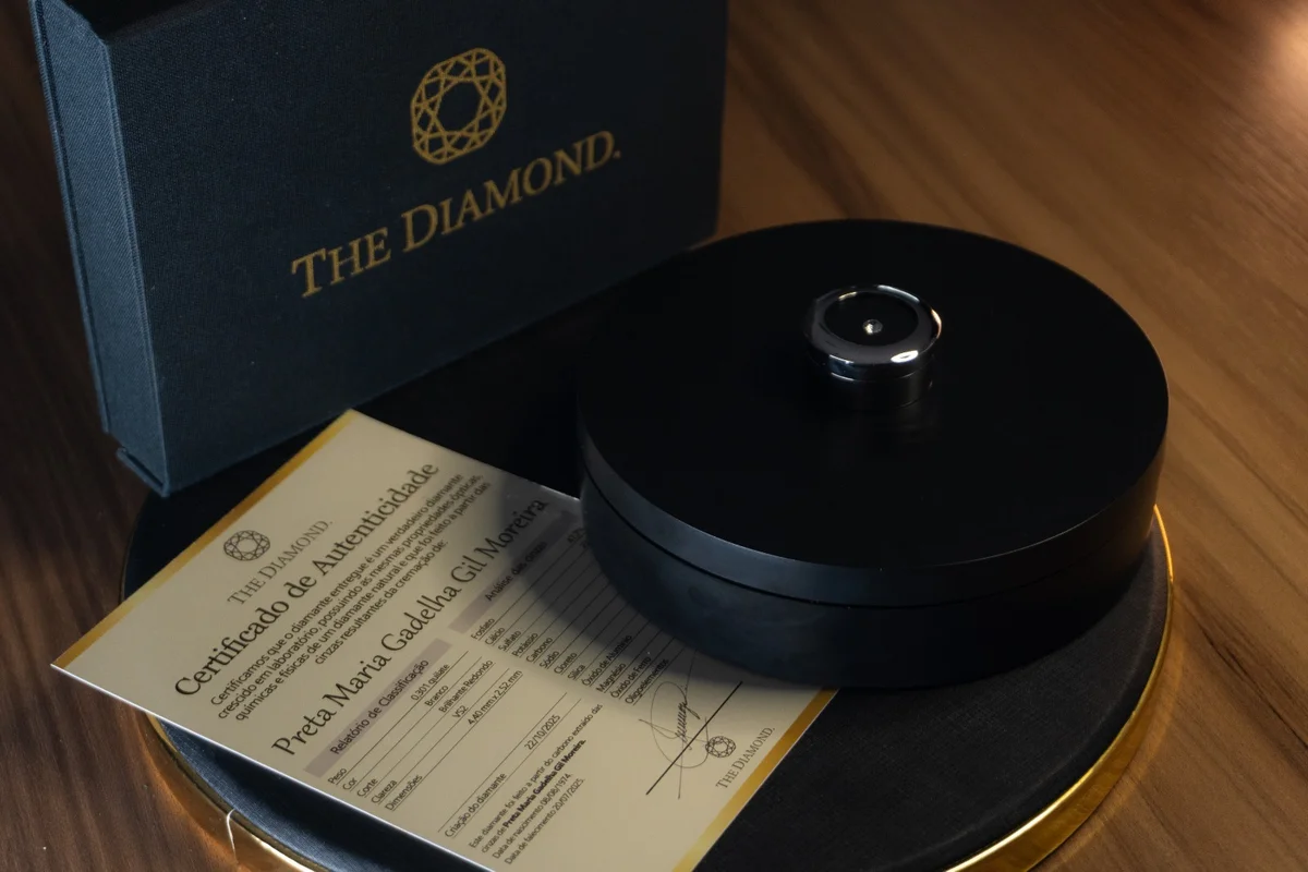 Diamantes com as cinzas de Preta Gil feitos pela família Gil no Brasil Diamantes com as cinzas de Preta Gil feitos pela família Gil no Brasil