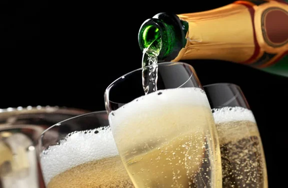 Restaurante promove open bar de vinho e espumante a R$ 49