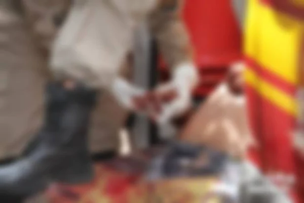 Homem esfaqueado por mulher após crise de cíumes