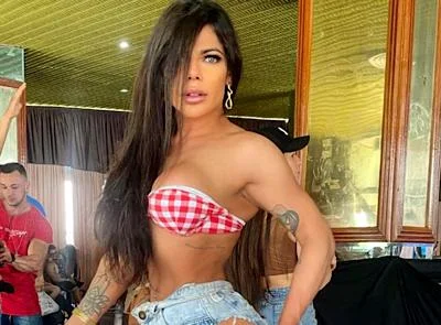Ex-miss Bumbum revela assédio que sofreu do jogador Gerard Piqué