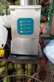 Imagem mostra carrinho de água de coco no Parque Ibirapuera, em São Paulo