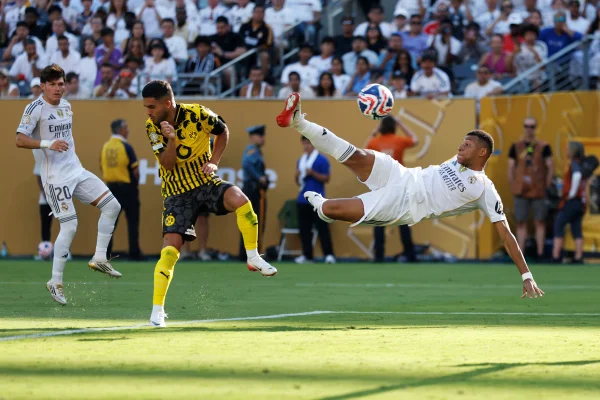Real Madrid vence Borussia e enfrenta PSG na semifinal do Mundial