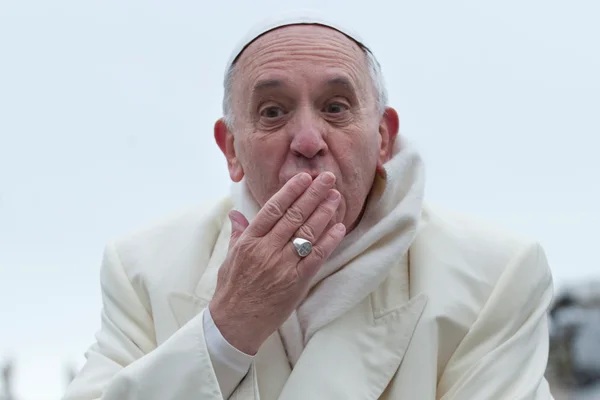 Papa Francisco vai lançar álbum de rock e orações em novembro