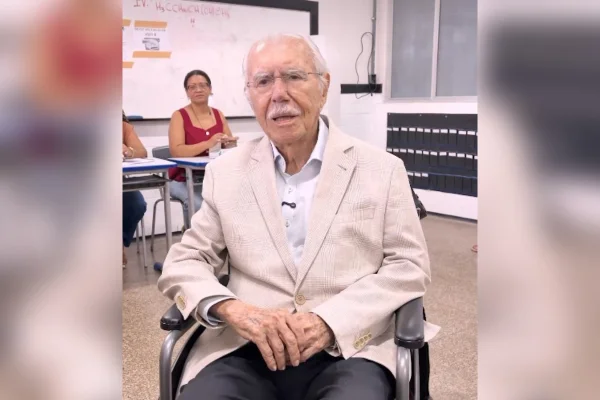 Aos 96 anos, José Sarney vota em São Luís e celebra a “festa da democracia”