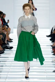 Saias com cores e modelagens chamativas