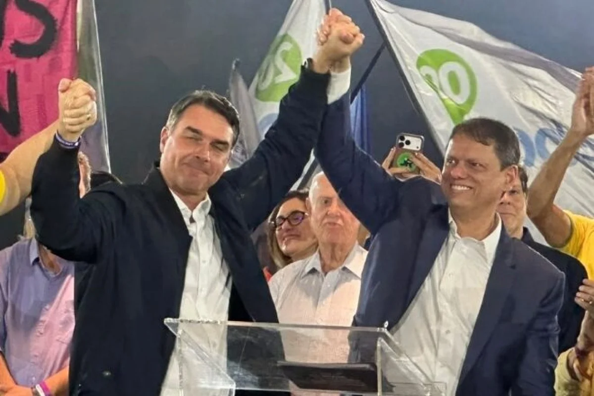 Flávio e Tarcísio acenam às mulheres como estratégia em convenção