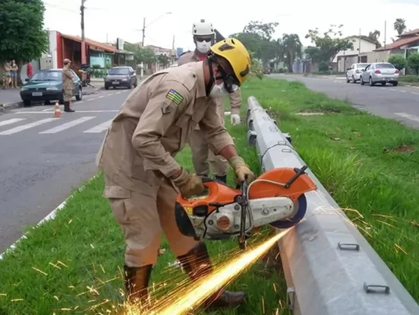 Corpo encontrado em decomposição dentro de poste é de carpinteiro