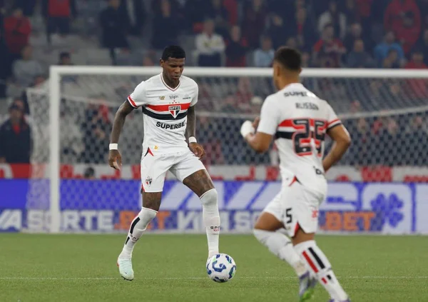 São Paulo confirma lesão de zagueiro titular em jogo da Copa do Brasil