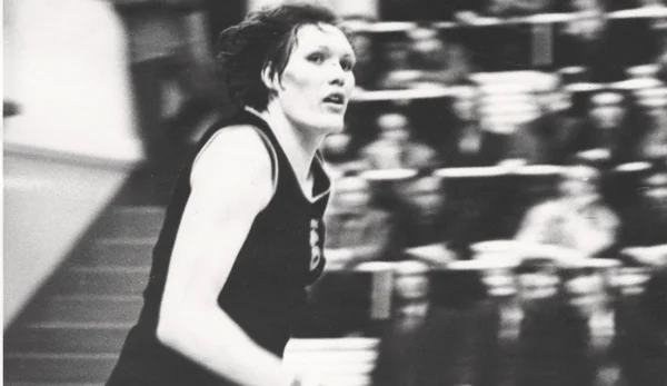 Morre Uliana Semenova, estrela do basquete soviético de 2,10m