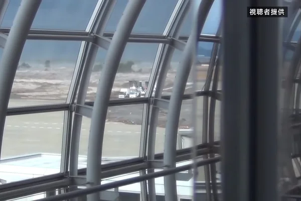Novo vídeo traz cenas aterrorizantes de tsunami em 2011 no Japão