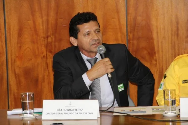 Rollemberg ignora Ibaneis e escolhe Cícero Jairo para comandar a PCDF