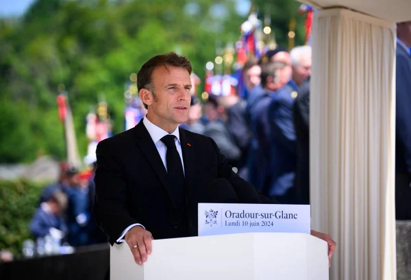 Imagem colorida mostra o presidente da França, Emannuel Macron, durante discurso - Metrópoles
