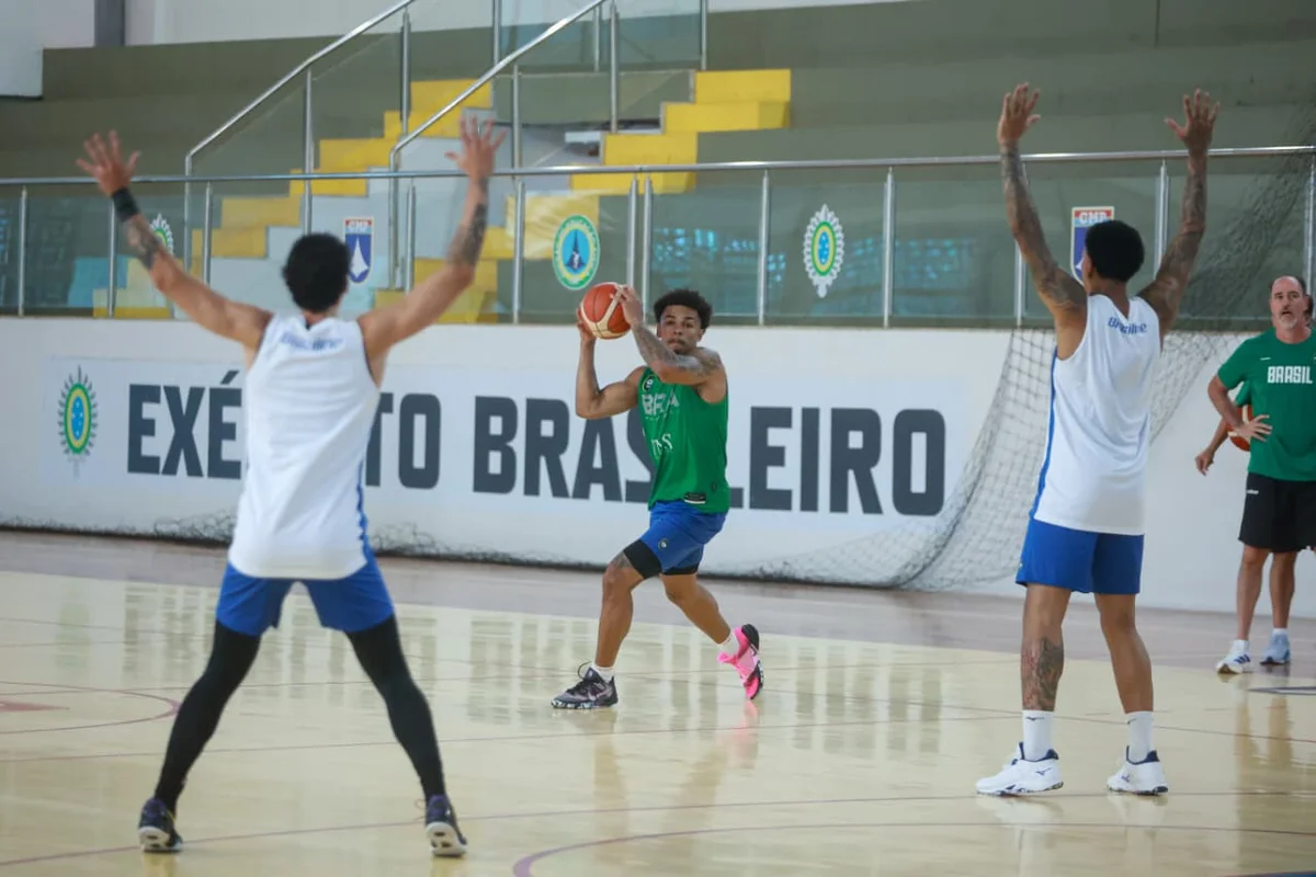 Brasília (DF), 20/08/26
Seleção Brasileira de Basquete treina no ginásio do Comando Militar do Planalto. O Brasil joga contra a República Dominicana no ginásio Nilson Nelson, no dia 27 de agosto, em partida válida pelas Eliminatórias da Copa do Mundo FIBA 2027. Brasília (DF), 20/08/26
Seleção Brasileira de Basquete treina no ginásio do Comando Militar do Planalto. O Brasil joga contra a República Dominicana no ginásio Nilson Nelson, no dia 27 de agosto, em partida válida pelas Eliminatórias da Copa do Mundo FIBA 2027.