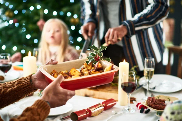 Foto colorida de uma ceia de Natal - Metrópoles