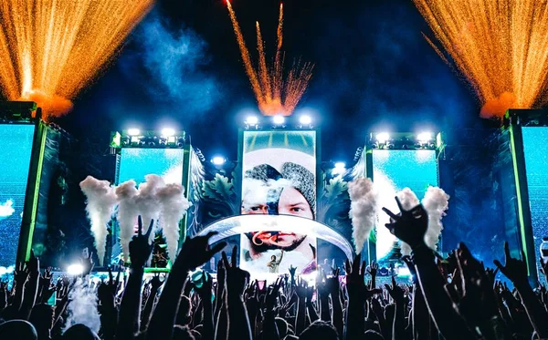 DJ MOJJO, nova aposta da música eletrônica, é atração do Na Praia 2019