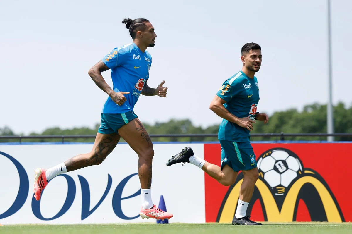 Raphinha retorna aos treinos e reforça preparação da Seleção Brasileira