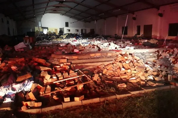 Desabamento de igreja na África do Sul deixa pelo menos 13 mortos