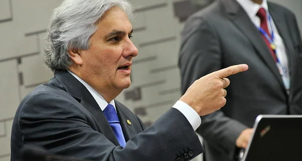 Delcídio negociou nome para gerência com orçamento de R$ 1 bilhão na Petrobras