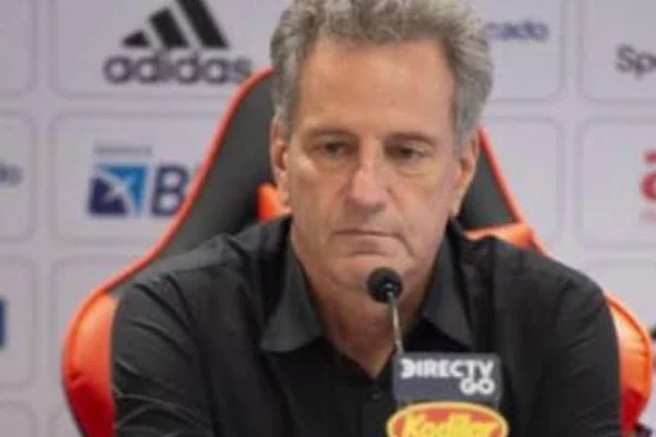 O recado da torcida do Mengão: “Ei, Landim, vai tomar no c…”