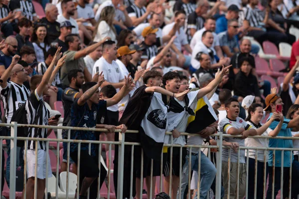Torcidas marcam presença na Arena Joinville para Brusque x Santos