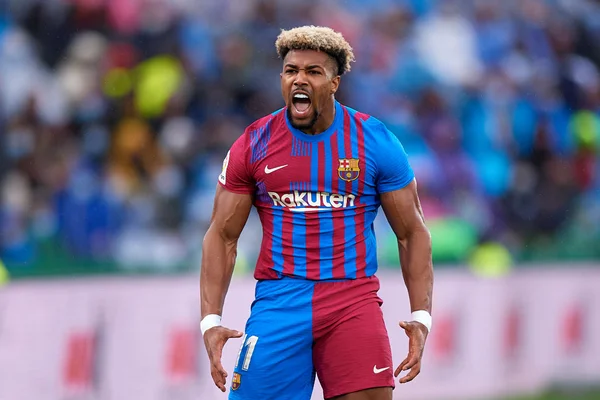 Adama Traore, atacante do Barcelona, vibrando com vitória de sua equipe contra o Elche