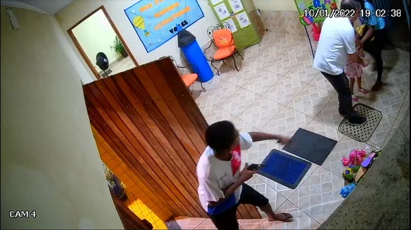 Vídeo. Suspeito de arrastar idosa em assalto já invadiu creche no RJ